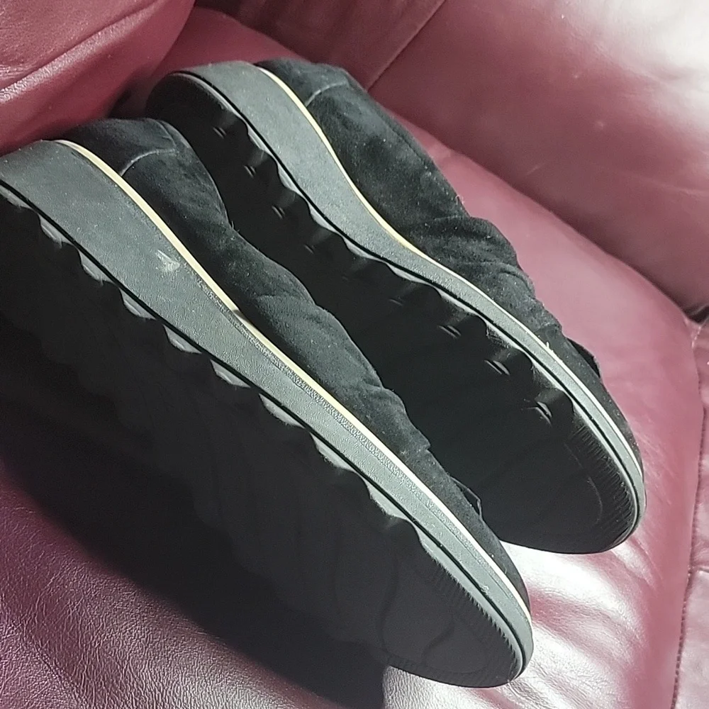Cushion collection BY CLARKS. BLACK VELVETY WEDGE TWIST BOW LOAFER SHOES. 9